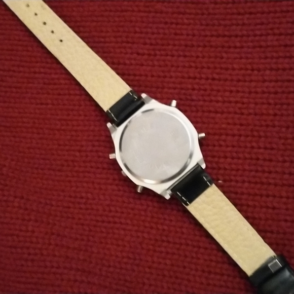 ☠️Silver and black skull faced watch with black vegan leather band💀 - Picture 4 of 5